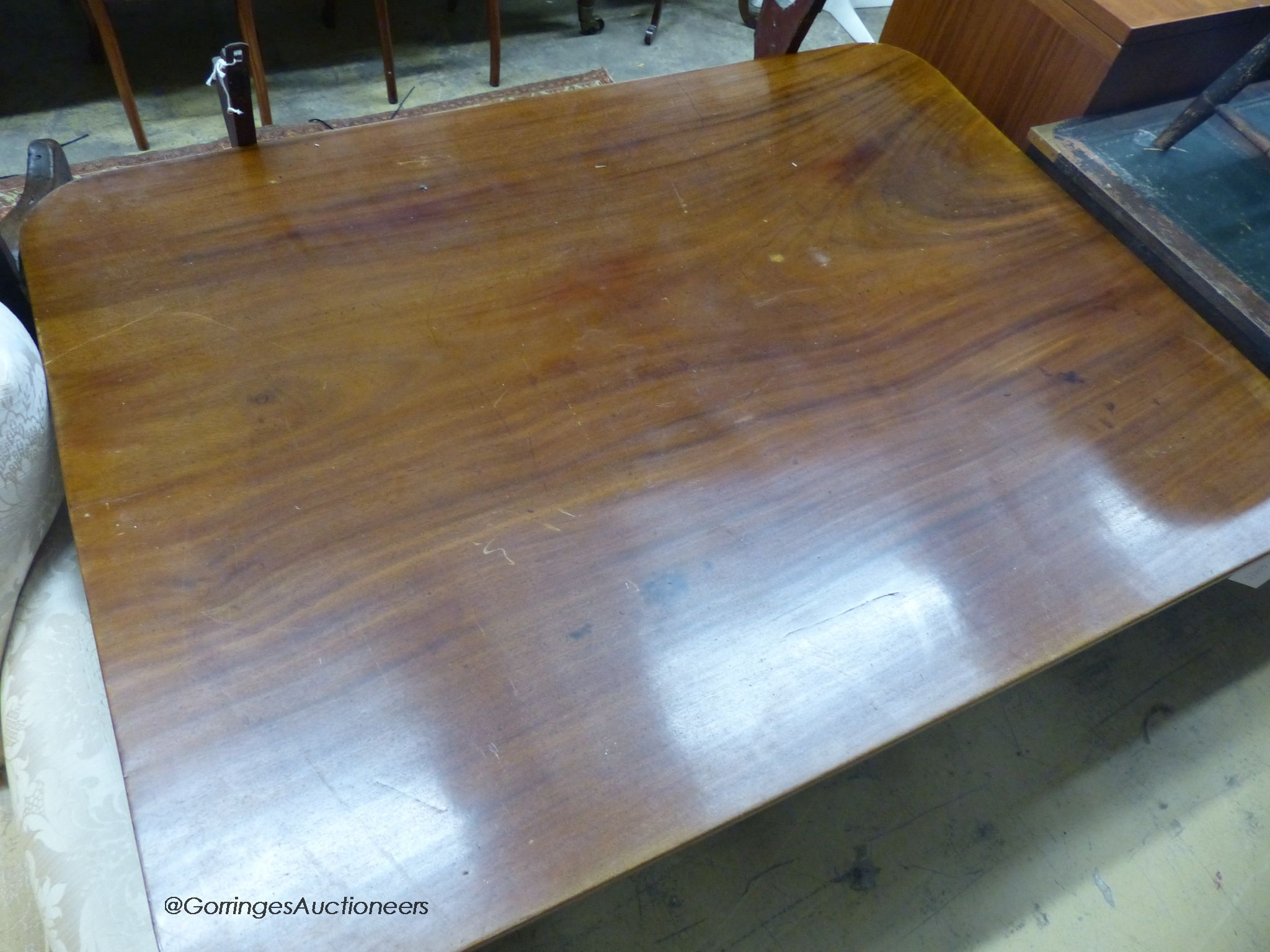 A Regency mahogany breakfast table, W-132, D-98, H-73.